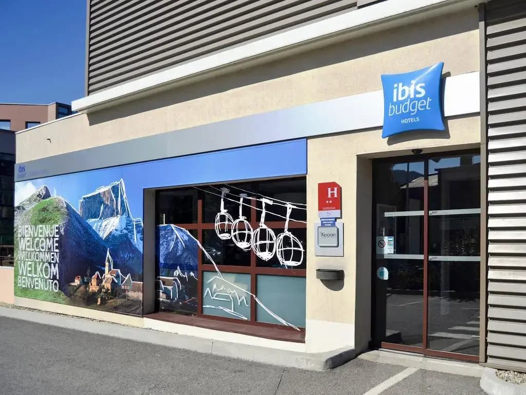 ibis budget Grenoble Sud Seyssins - Photo 1