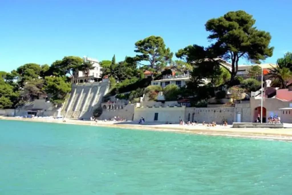 Bandol Brothers - Photo 2