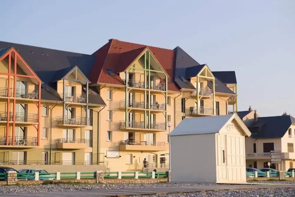Comfortably Furnished Apartment With a sea View - Photo 1