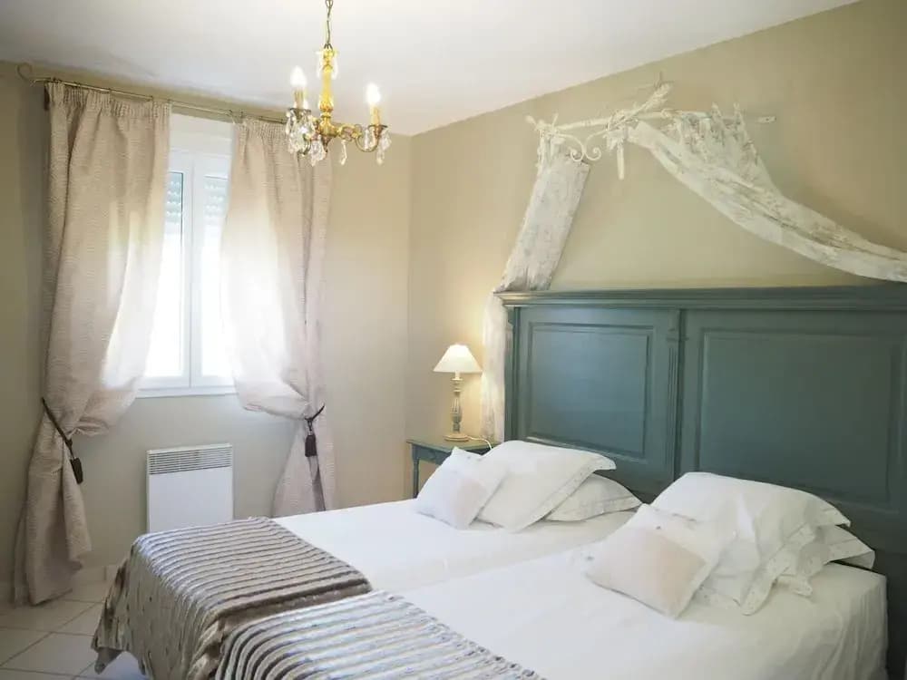 Charming Holiday Villa With Pool - Photo 3