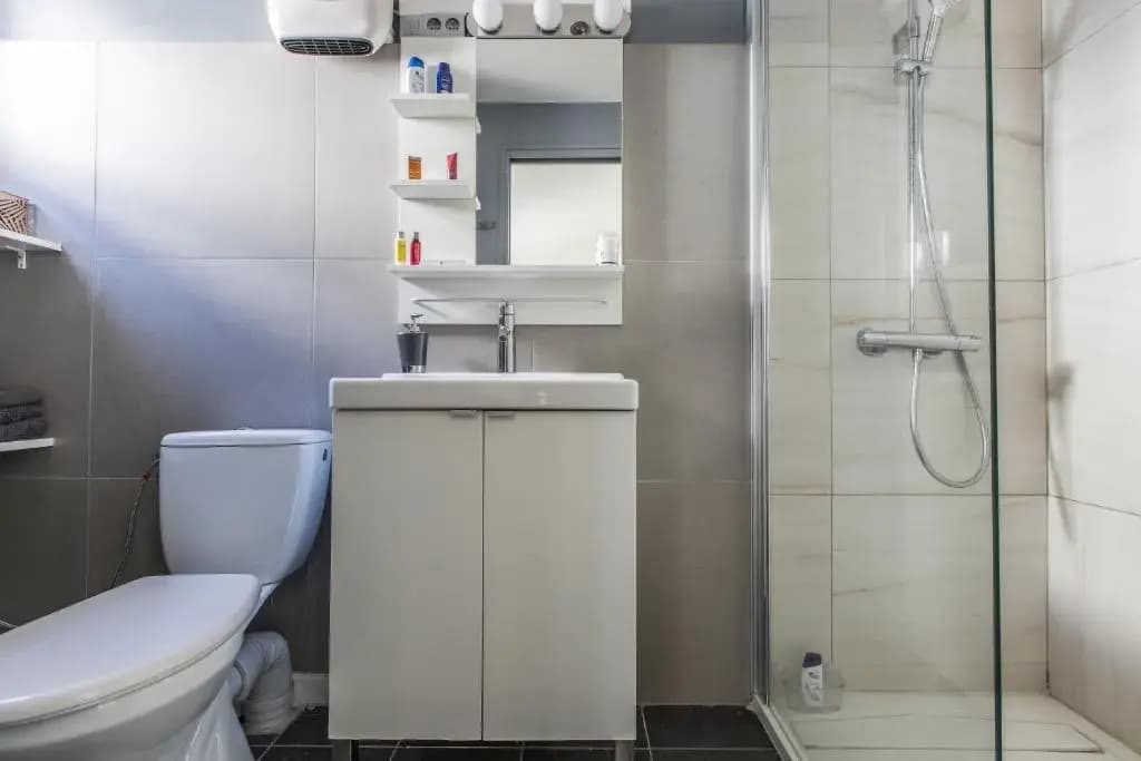 Cute Affordable 1-Br Minutes From Cannes Center - Photo 4