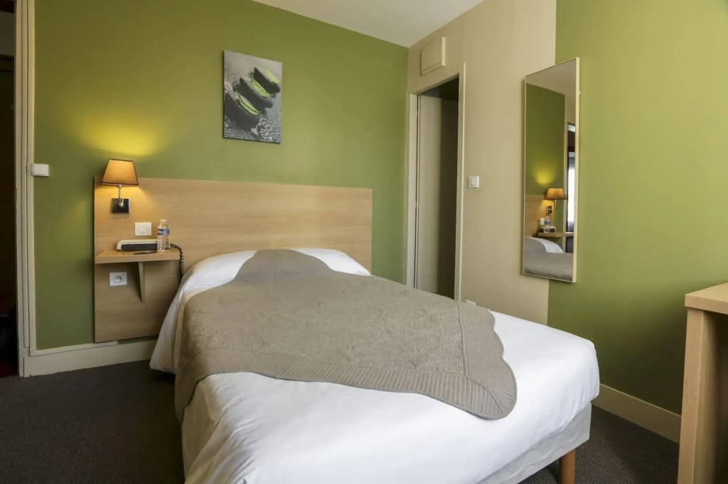 Brit Hotel Terminus - Photo 4