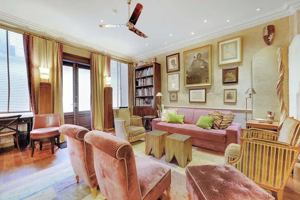 Historic Elegance in the Heart of Marais - 6p/2br - Photo 2