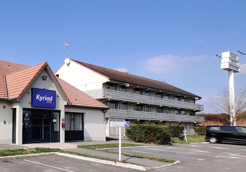 Kyriad Fontenay Tresigny - Photo 1