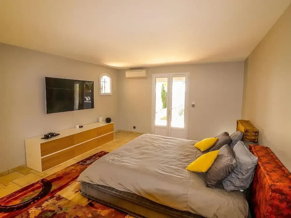 Luxury Property With Private Pool - Photo 4