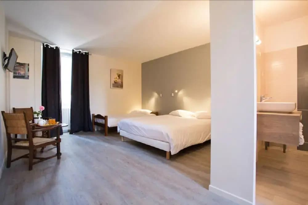 Hotel Restaurant Le Sully - Photo 2