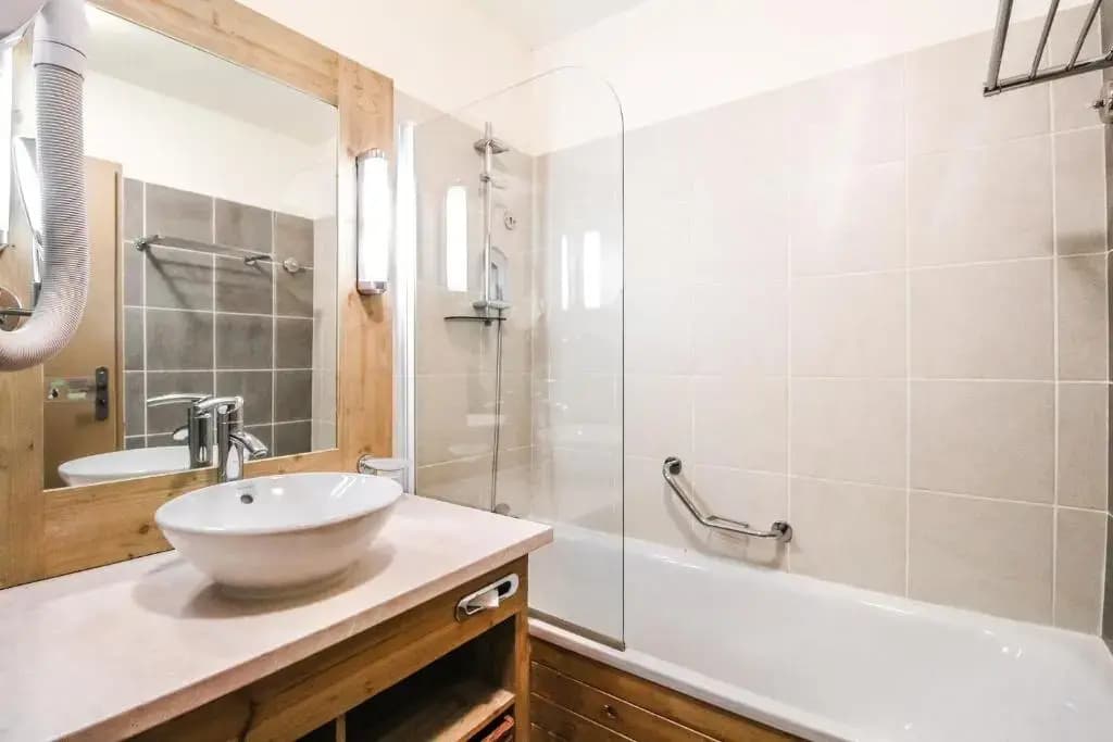 Charming 6th-floor 2-bedroom apartment with fireplace - Miniature 7