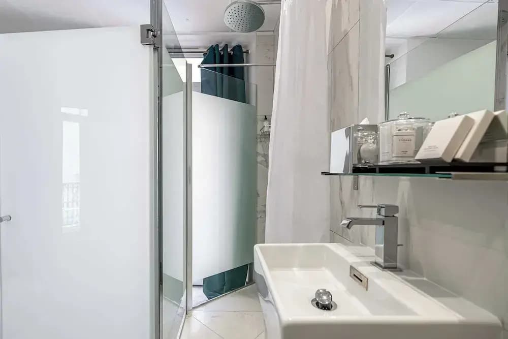 Hotel Avaton - Deluxe Balcony Bedroom - Cannes Palais - Photo 4