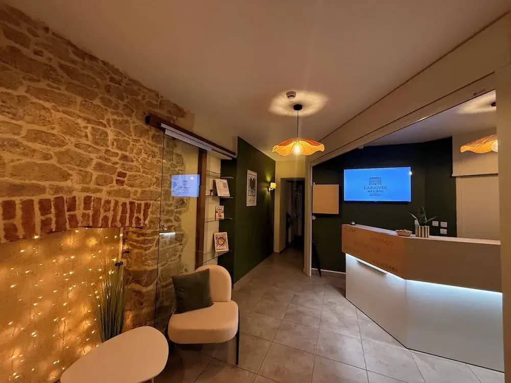 Brit Hotel L'Arrivée Guingamp (Ex:Brit Hotel Armor) - Photo 2