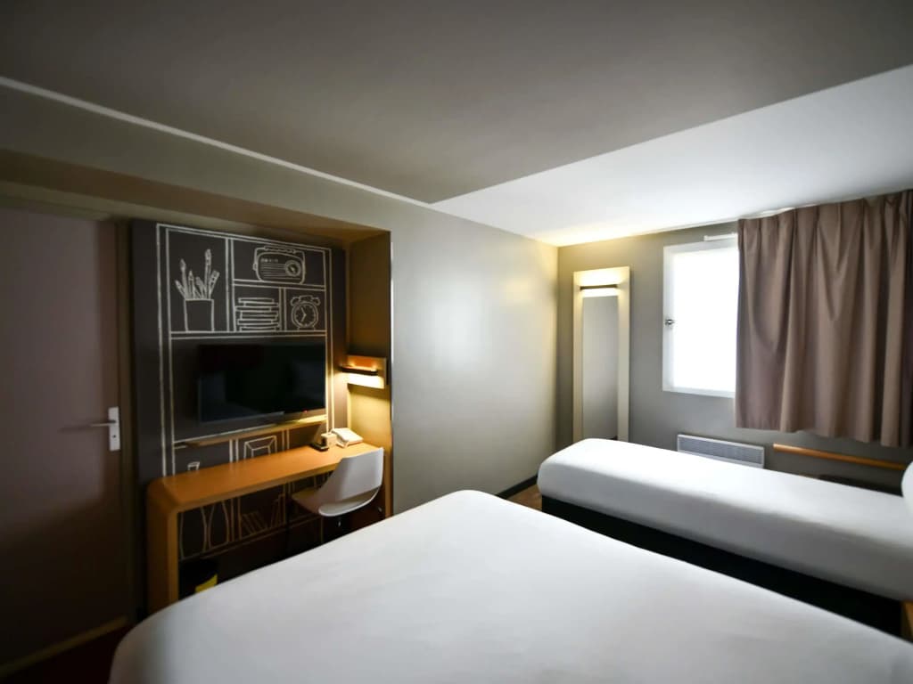 Ibis Paris Canal Saint Martin - Photo 2