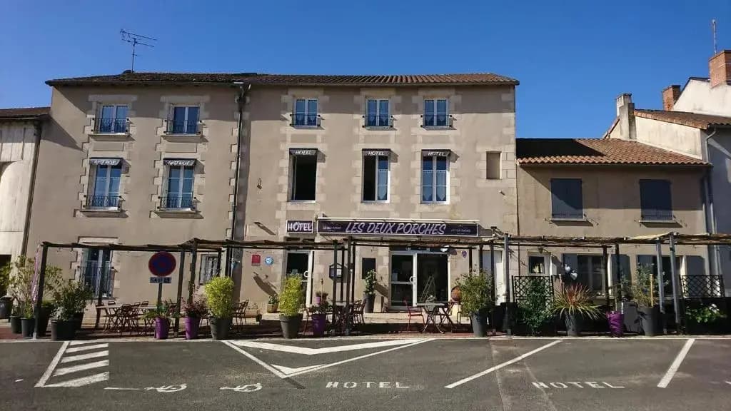 Hotel des deux porches - Photo 1