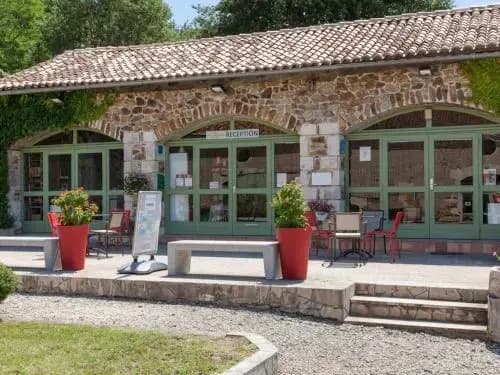 Camping les Gorges du Chambon - Photo 1