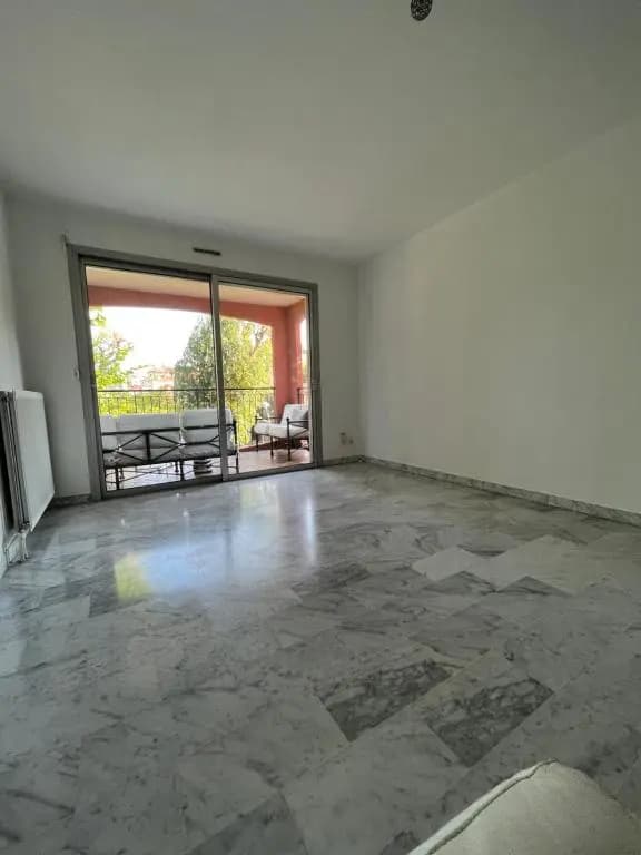 2 pièces avec terrasse en résidence privée - Miniature 6