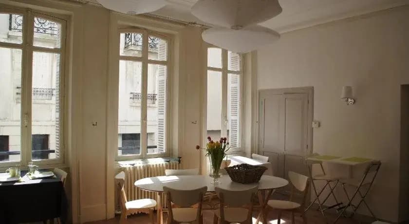 La Petite Cour - Miniature 7