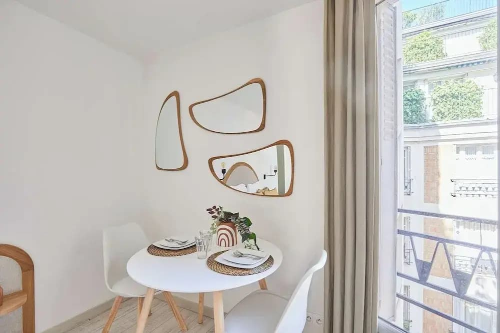 22 m2 Studio Located on the 6th Floor With Elevator: - 1 Bedroom With 140 cm Double bed - Television, Wifi - Equipped Kitc...