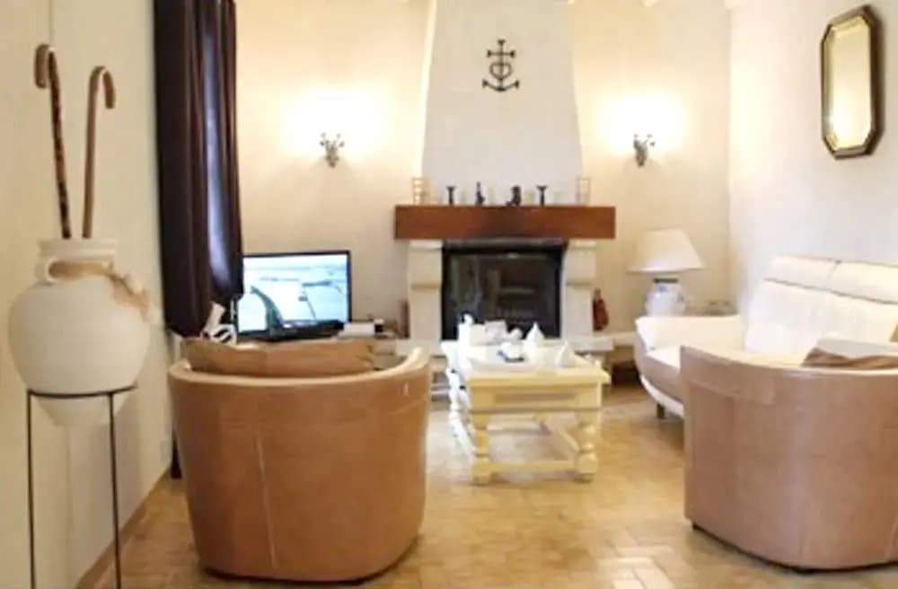 Villa With 3 Bedrooms in Maillane, With Private Pool, Enclosed Garden - Photo 4