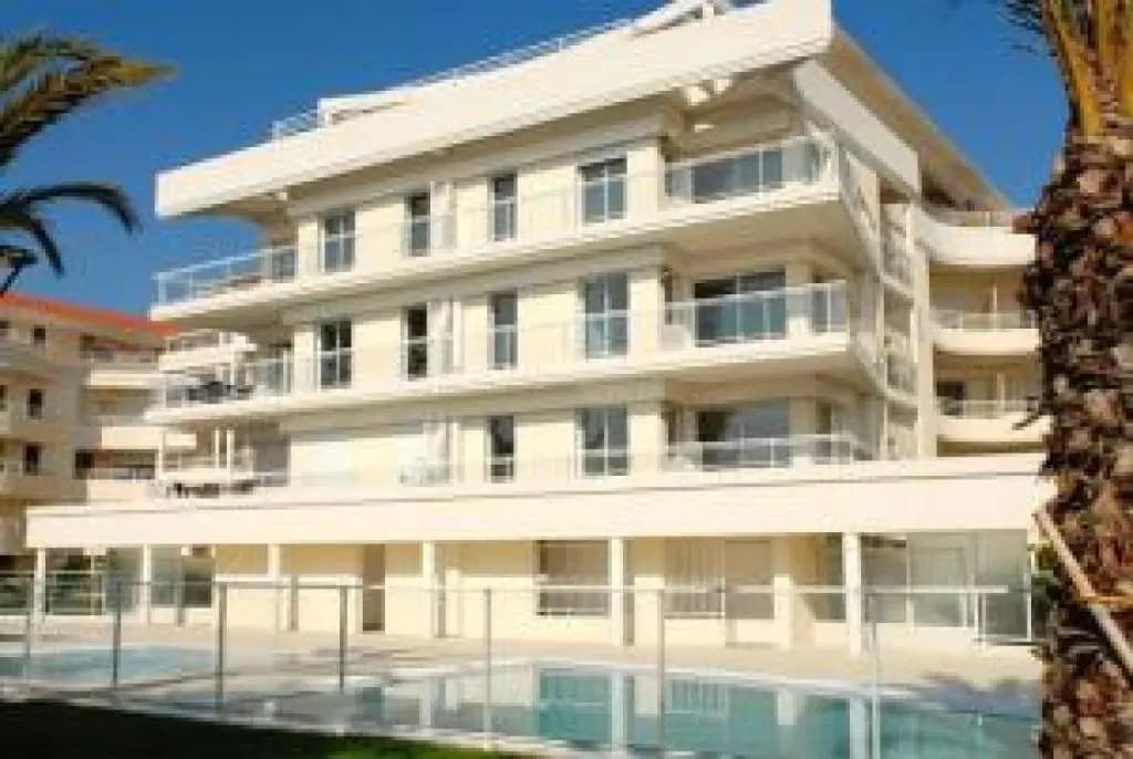 Stunning 2 Bed 2 Bath Apt on the Cannes sea Front has Swimming Pool and is a Secure Modern Building - 464 - Photo 1