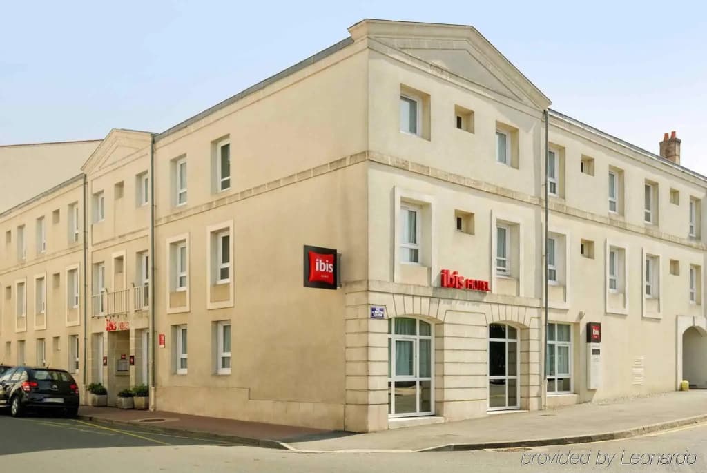 ibis Rochefort - Photo 1