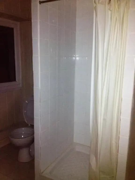 gîte 4 pièces,6 couchages,centre ville Sancoins wifi gratuite,lave linge, lave vaisselle - Miniature 7