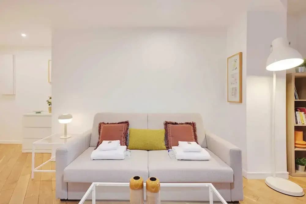 Bright, Modern Studio for 2P - La Defense - Photo 1