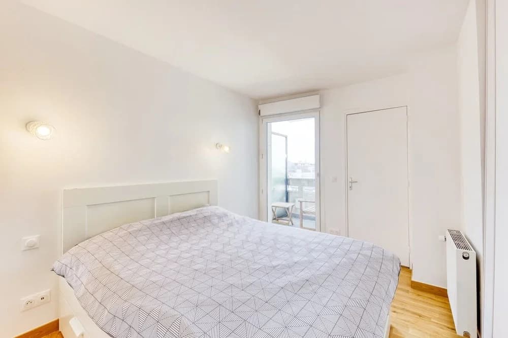 Charming Central Apartment With Balcony and City View - Photo 5