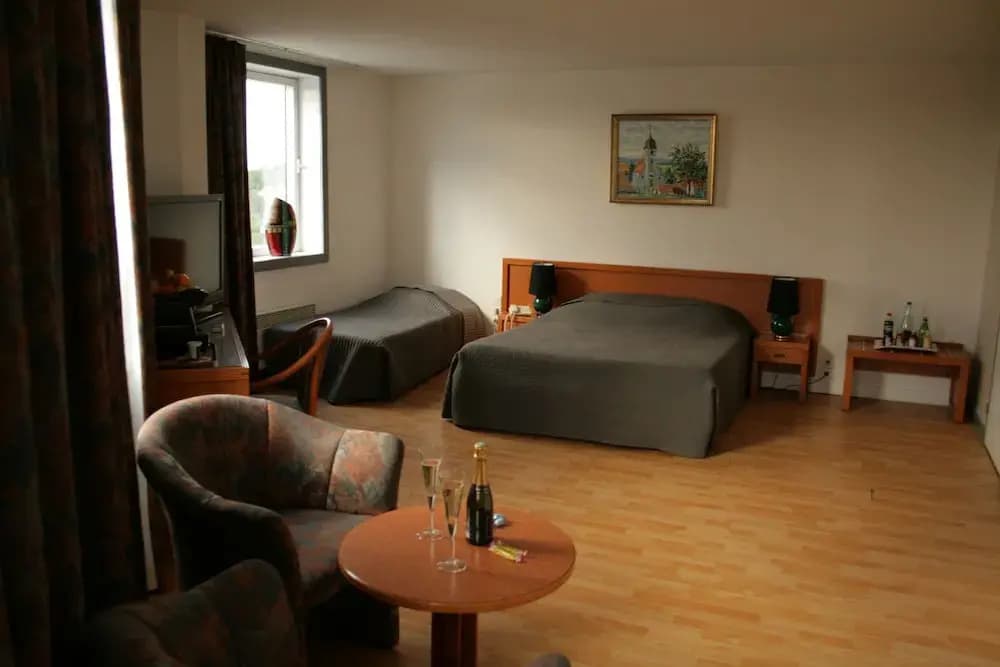Hotel de La Tour - Photo 2