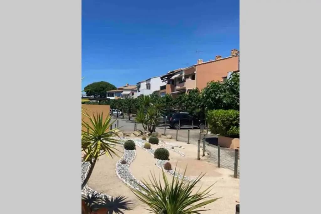 Studio cabine bord de plage 5 personnes - Miniature 8
