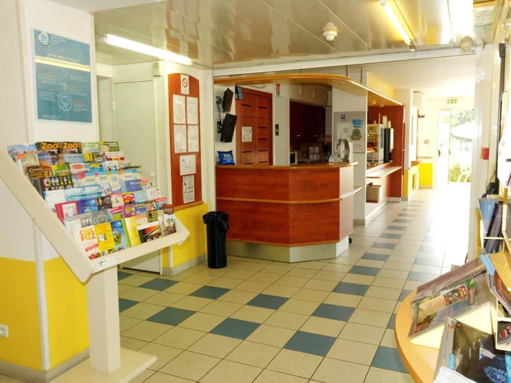 ibis budget Rochefort - Photo 1