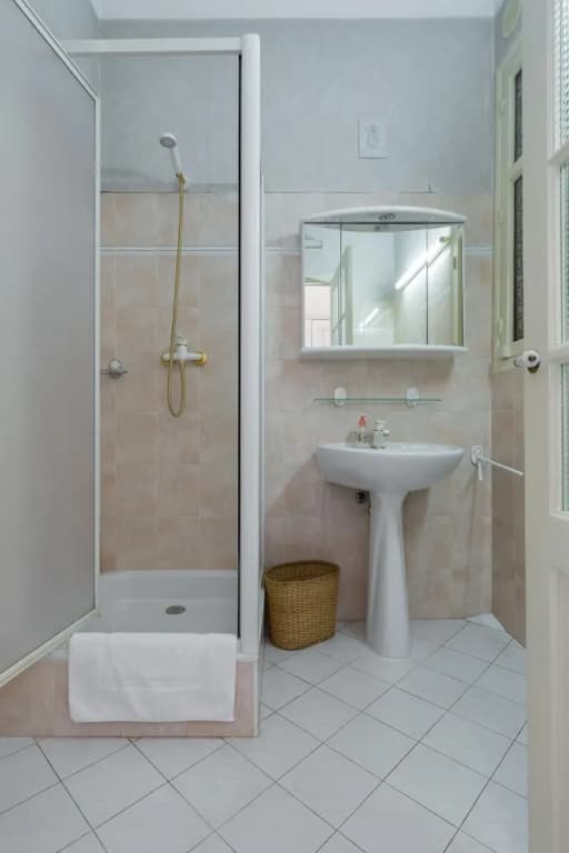 Three Bedroom two Bathroom Apartment in Center of Cannes on Quiet Street Minutes From the Palais - 2002 - Photo 5