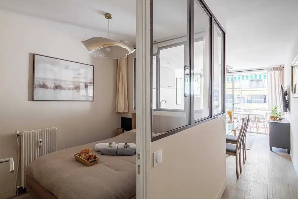 Sunny Getaway With Balcony and A/C in Antibes - Photo 1