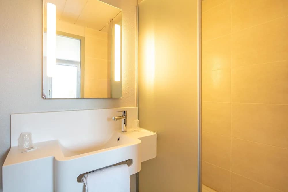 B&B Hotel Saint-Jean-De-Maurienne - Miniature 8