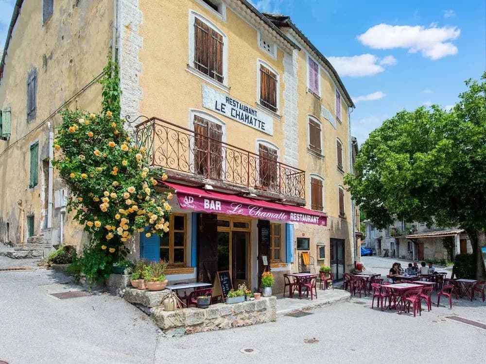 Holiday Home in Saint-julien-du-verdon With Garden - Photo 1