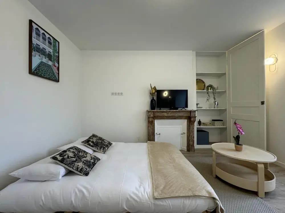 Stylish Stay in Central Le Mans - Photo 4