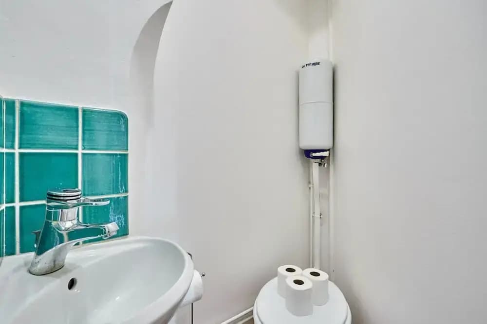 Charming 1 Bedroom Apartment Le Marais - Miniature 7