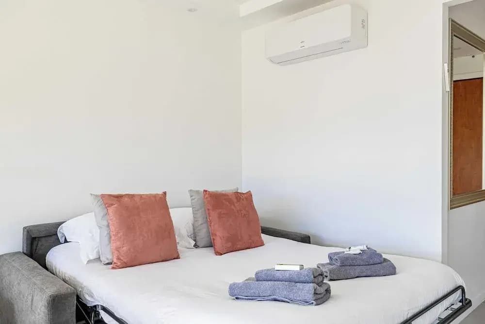 Elegance and Serenity With Terrace, View & A/C - Photo 3