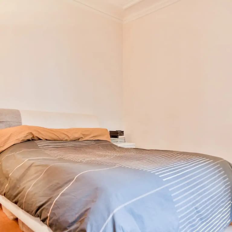 Secret Villiers I Stylish 2 Bed Apt in Villiers - Miniature 7