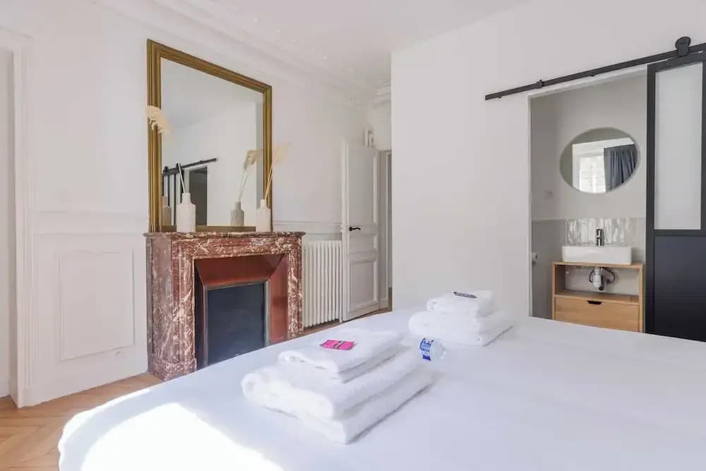 Chic and Welcoming Apartment - Photo 1