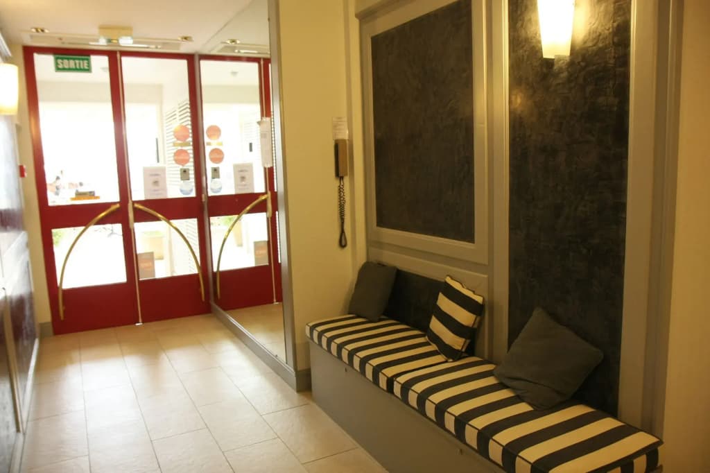 Hotel Du Port - Photo 2