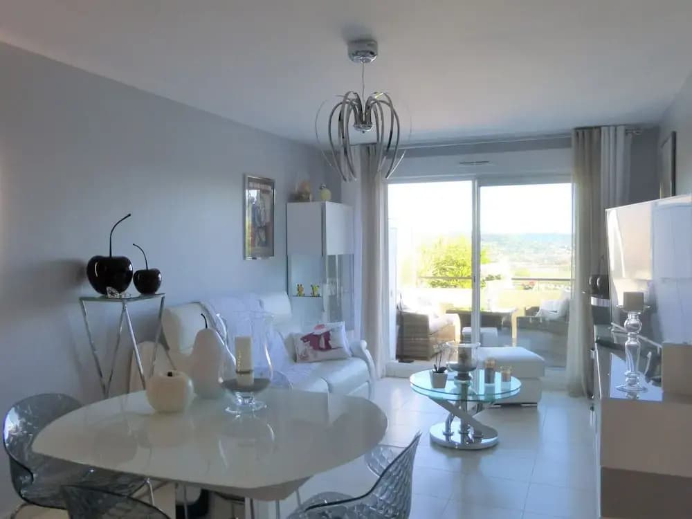 Apartment in Cannes With Sea View - Photo 5