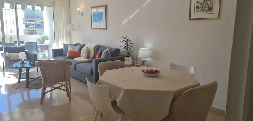 2 Bedrooms behind to the hotel Martinez - Miniature 8