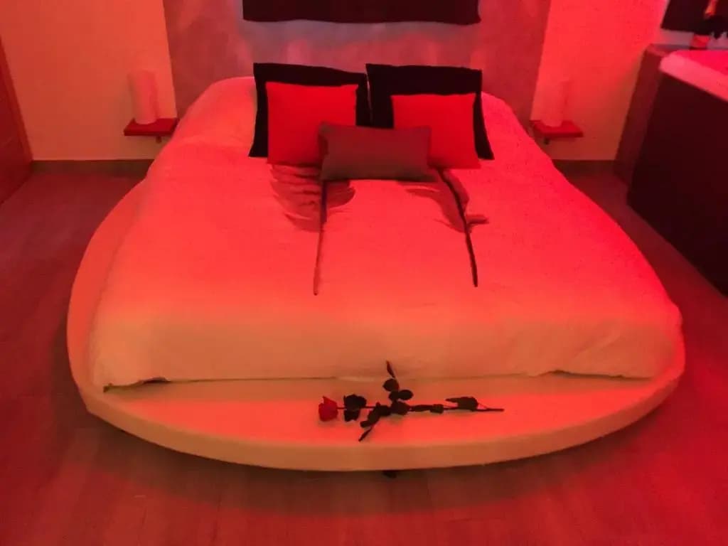 Suite Cupidon- Domaine des trois châteaux - Photo 3