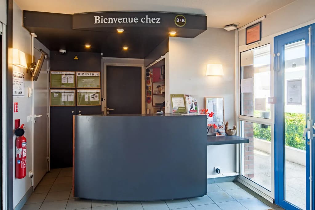 B&B HOTEL Calais Coquelles Tunnel sous la Manche - Photo 2