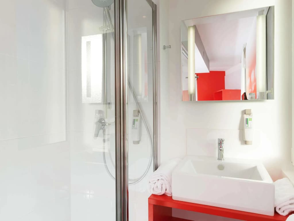 ibis Styles Vannes Gare Centre - Miniature 8