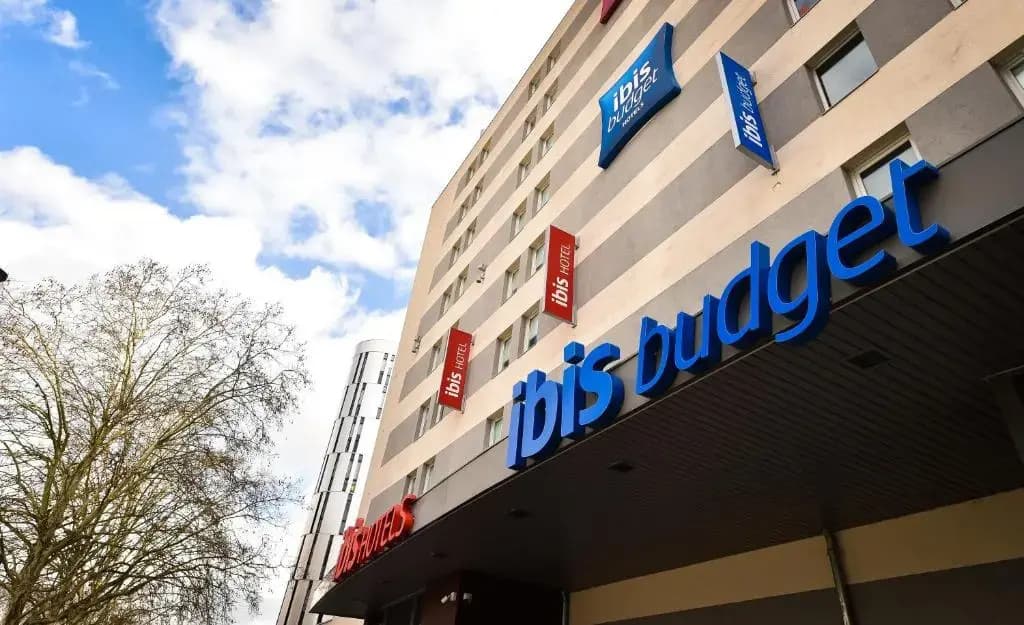 Ibis Budget Dijon Centre Clemenceau - Photo 1