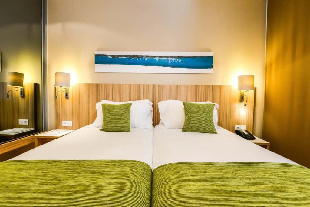 Q7 Lodge Lyon 7 - Miniature 6