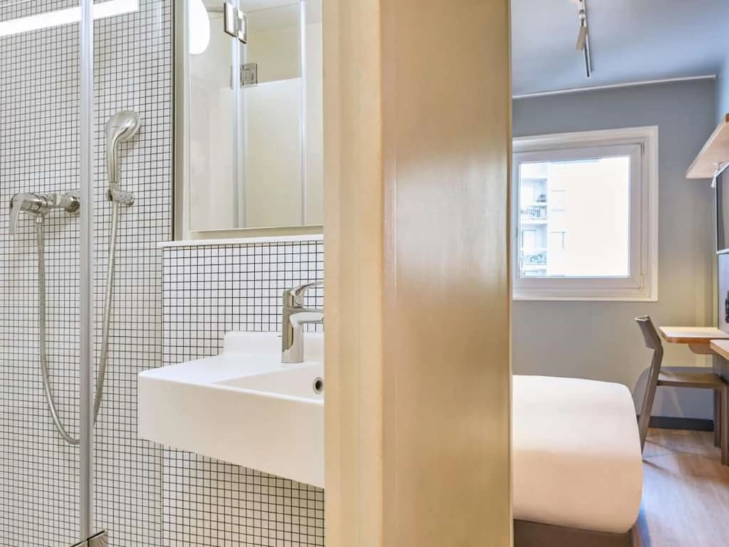 Ibis Budget Poitiers Nord Futuroscope - Miniature 7