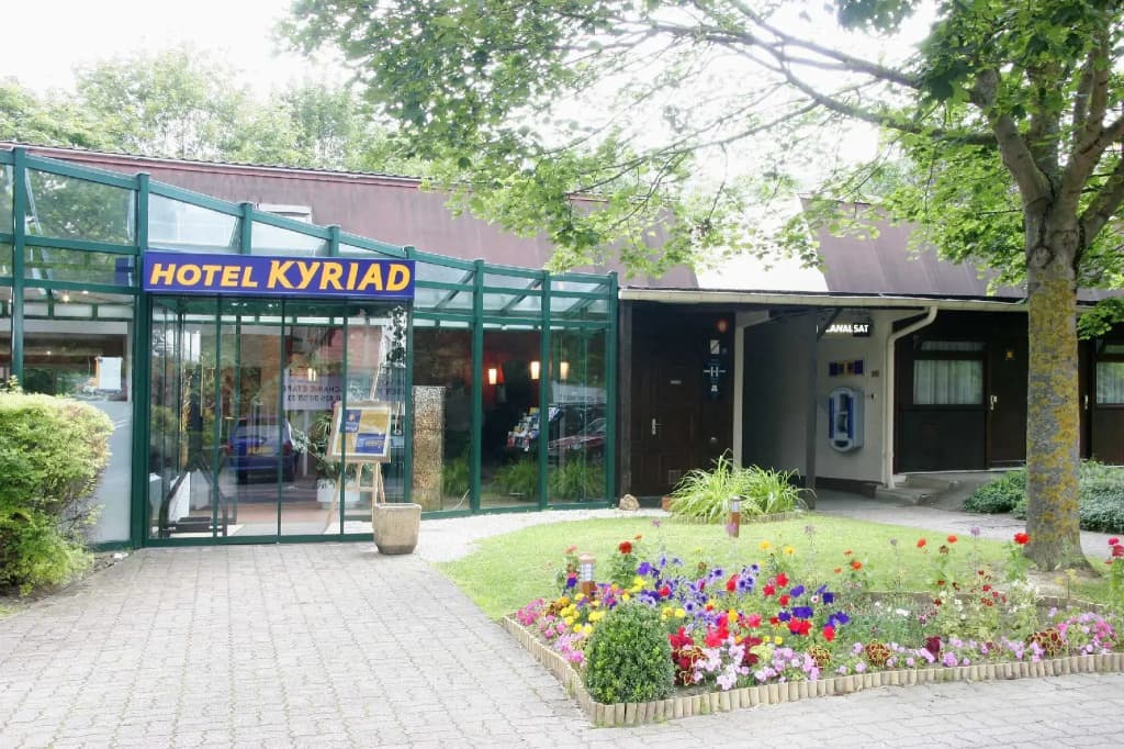 Hotel Kyriad Reims Est Parc des Expositions - Photo 1