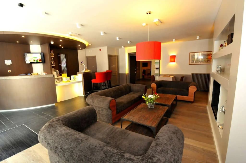 Hôtel Le Central - Photo 2