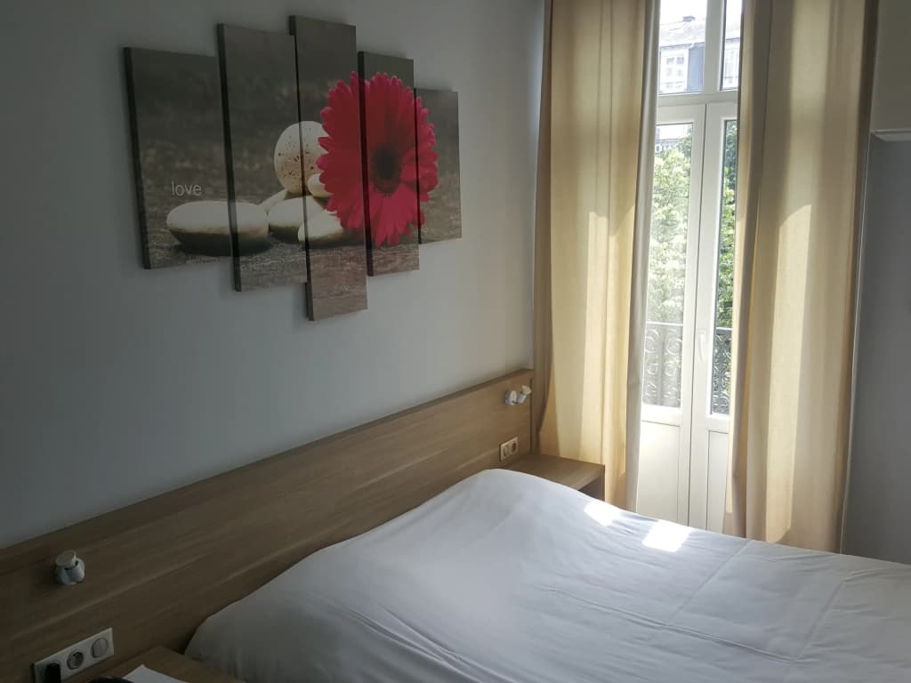 Hôtel Bristol Reims - Photo 2
