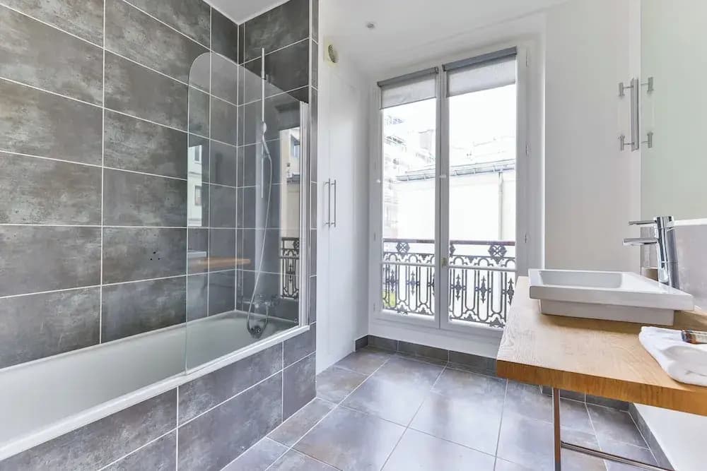 2bdr / 4P Apartment Montmartre/moulin Rouge - Miniature 7